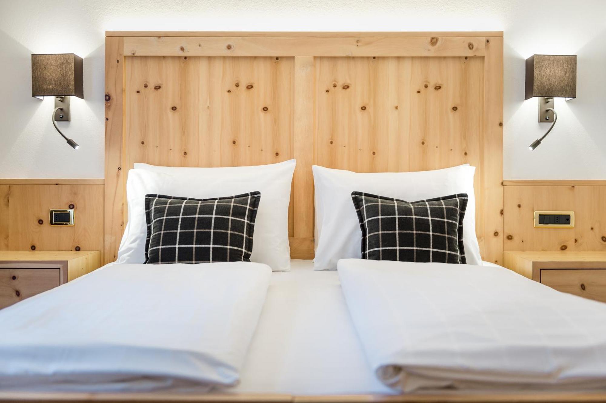 לה וילה Hotel Des Alpes מראה חיצוני תמונה