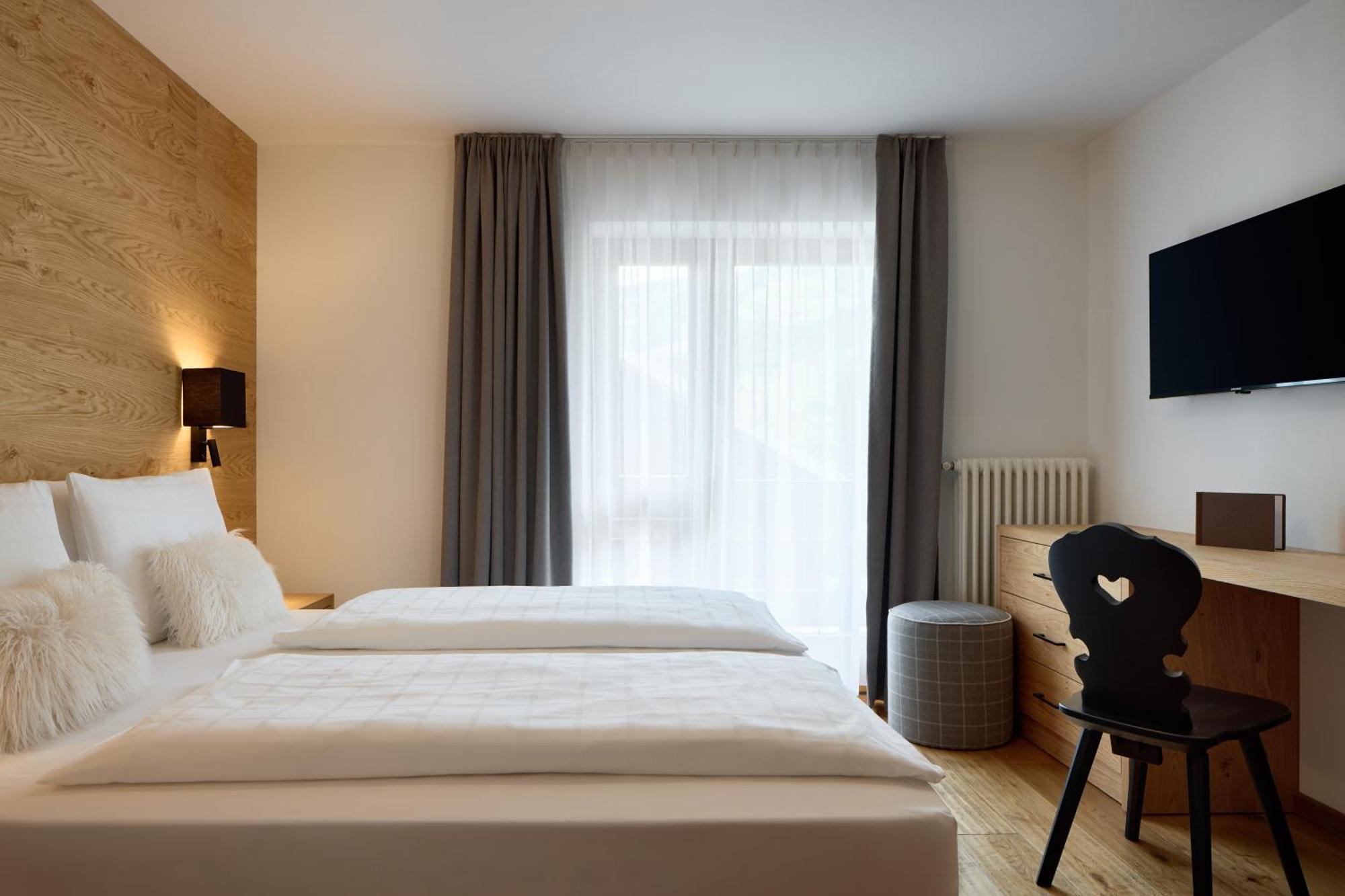 לה וילה Hotel Des Alpes מראה חיצוני תמונה