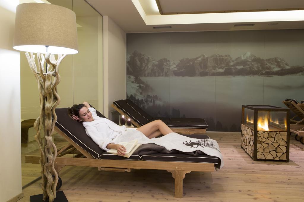 לה וילה Hotel Des Alpes מראה חיצוני תמונה