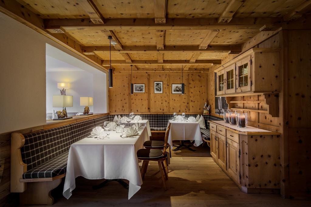 לה וילה Hotel Des Alpes מראה חיצוני תמונה