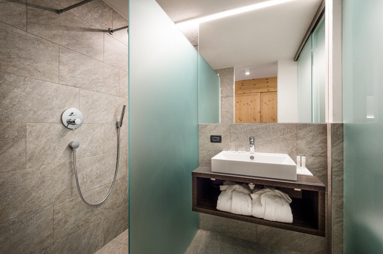 לה וילה Hotel Des Alpes מראה חיצוני תמונה