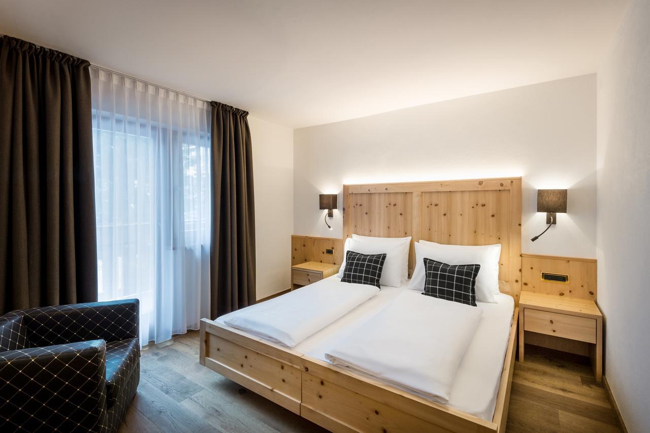 לה וילה Hotel Des Alpes מראה חיצוני תמונה