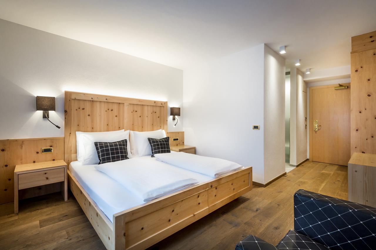 לה וילה Hotel Des Alpes מראה חיצוני תמונה
