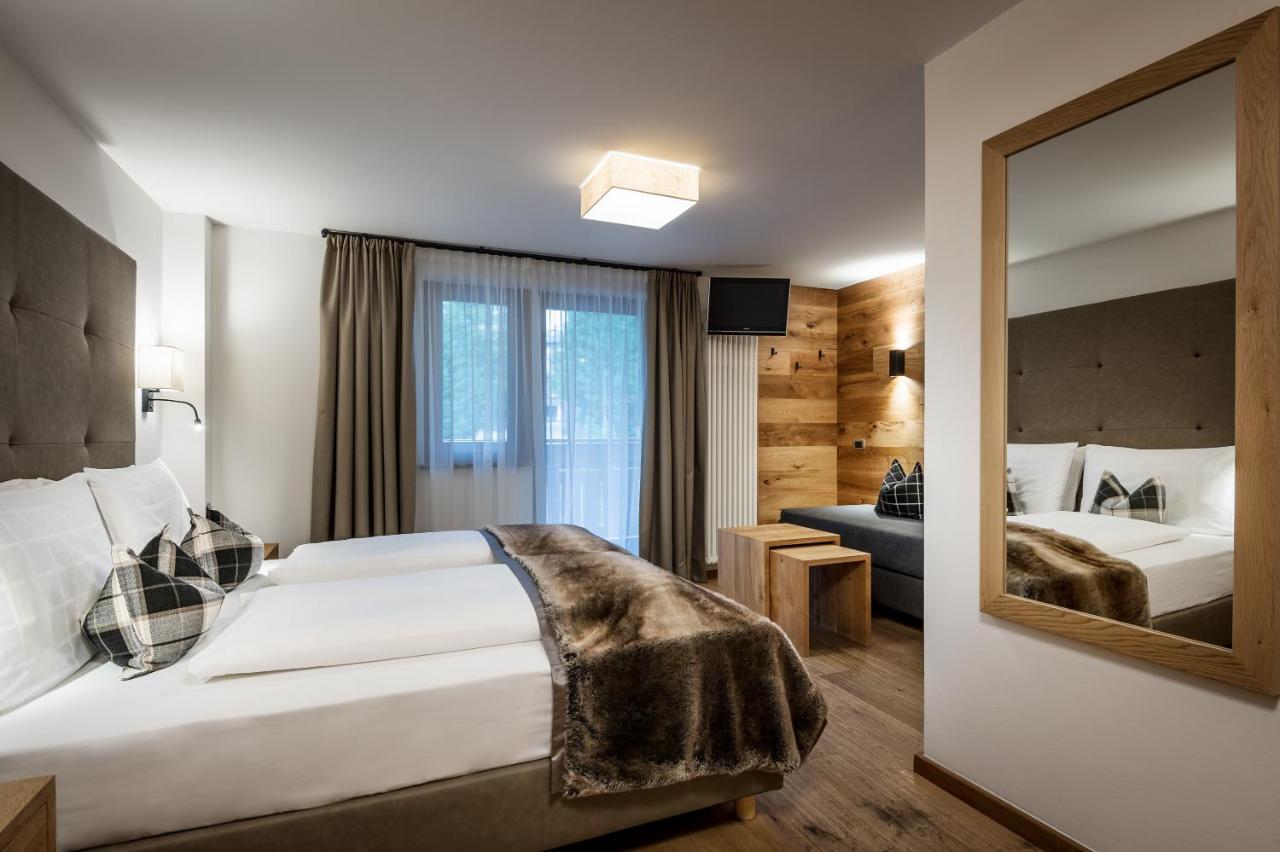 לה וילה Hotel Des Alpes מראה חיצוני תמונה