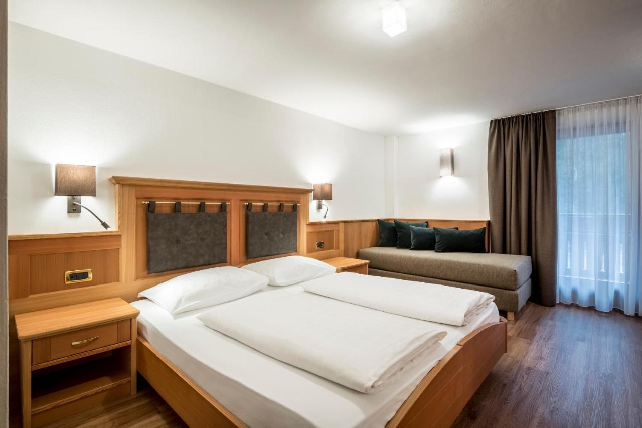 לה וילה Hotel Des Alpes מראה חיצוני תמונה
