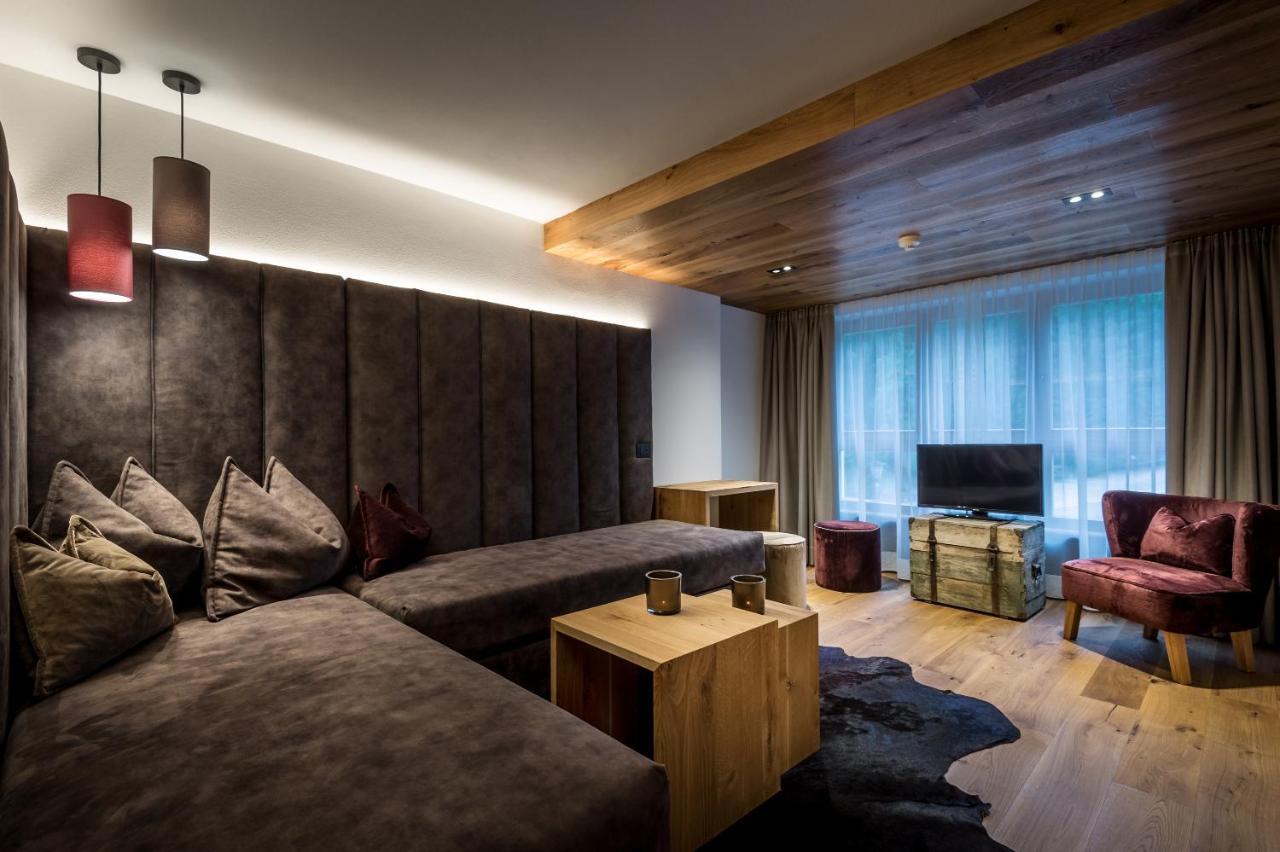 לה וילה Hotel Des Alpes מראה חיצוני תמונה