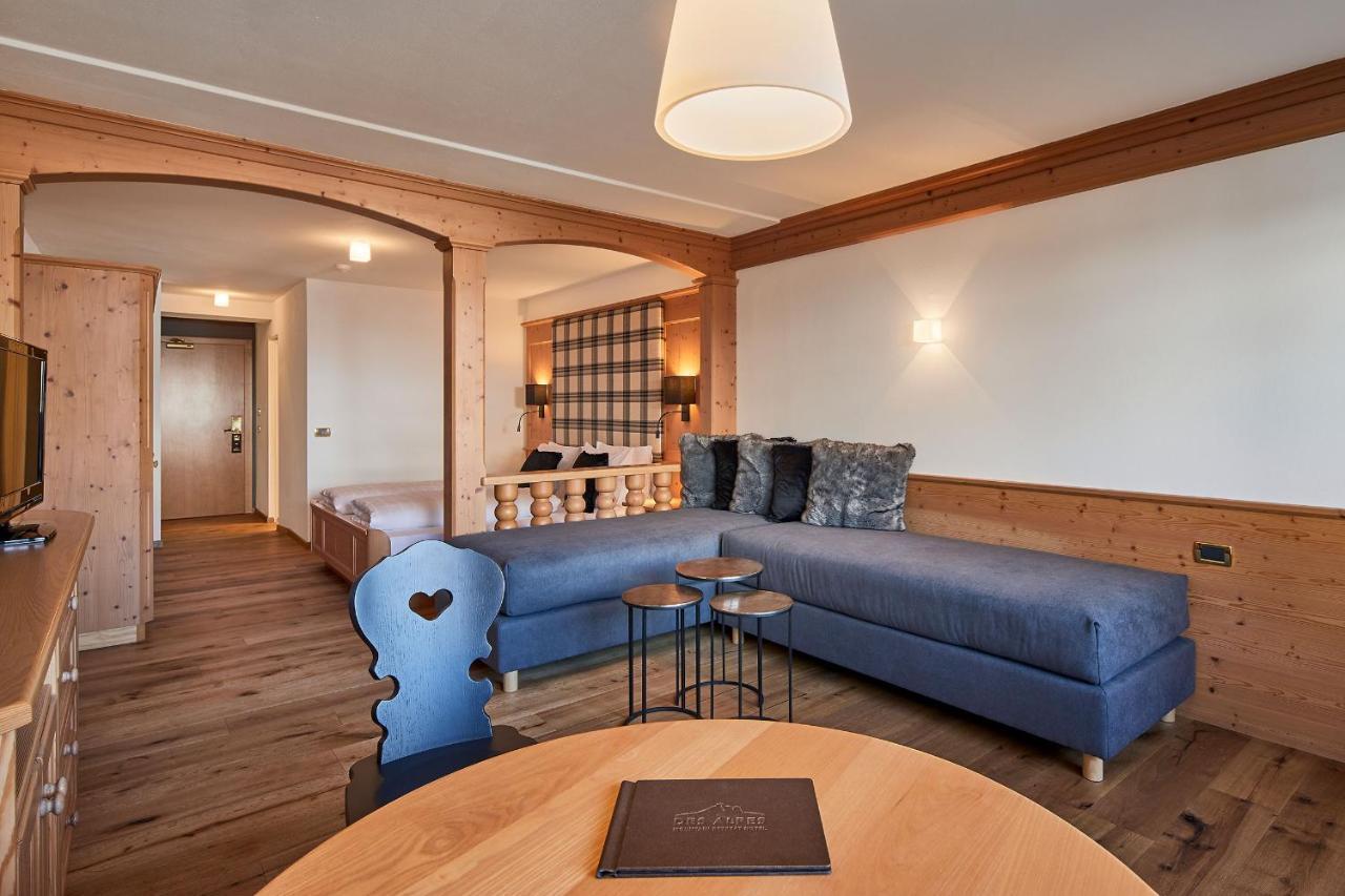 לה וילה Hotel Des Alpes מראה חיצוני תמונה