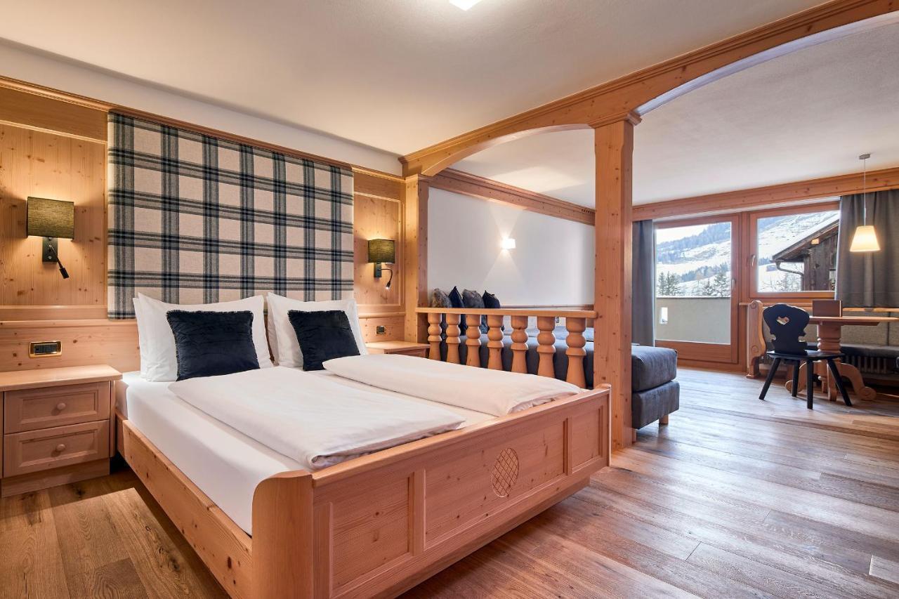 לה וילה Hotel Des Alpes מראה חיצוני תמונה